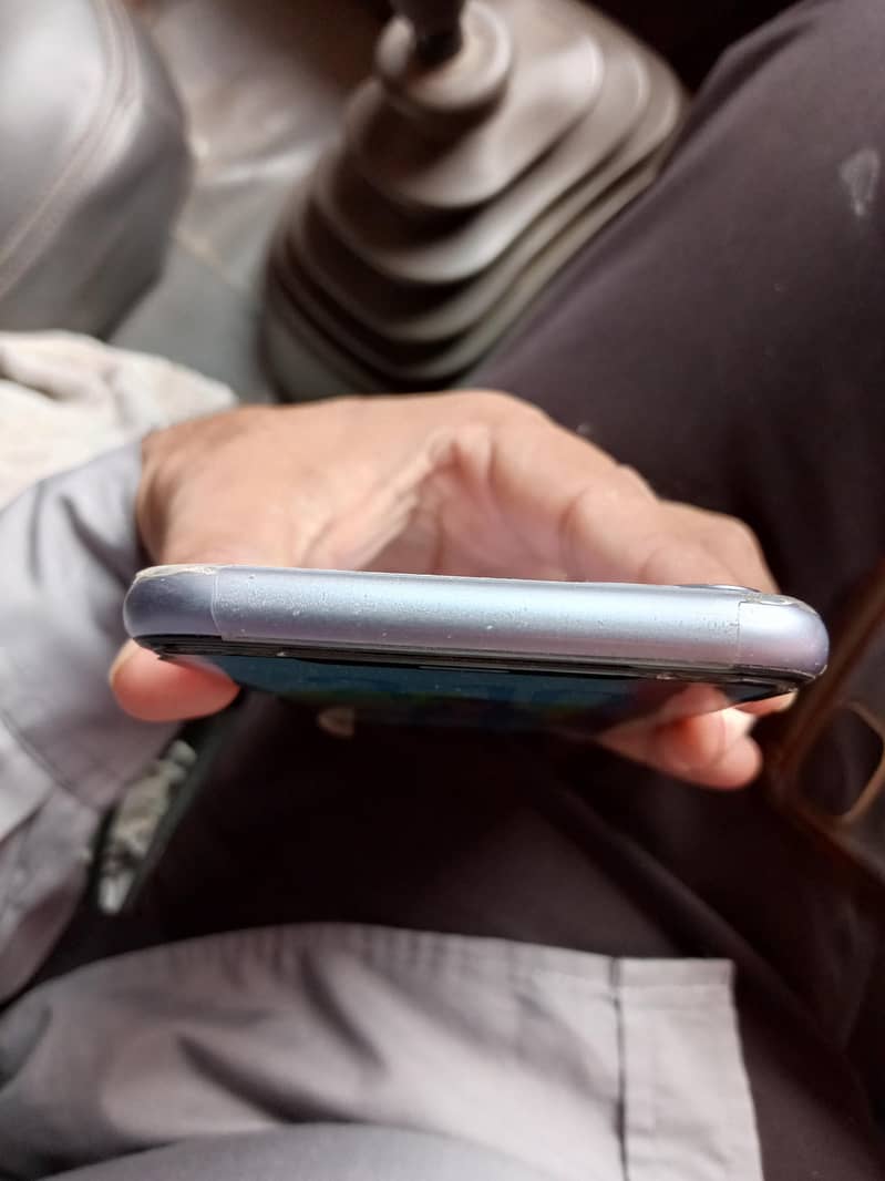 Apple iPhone 11 0