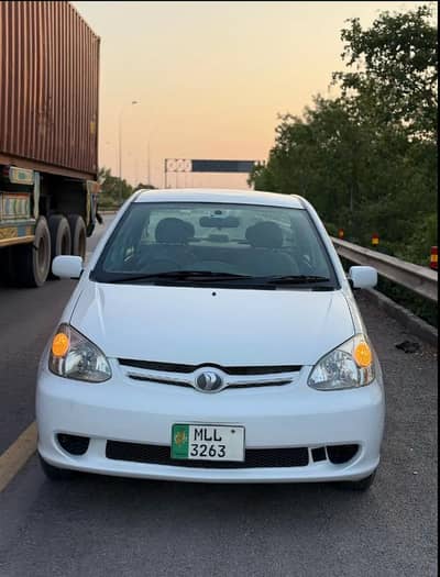 Toyota Platz 2004