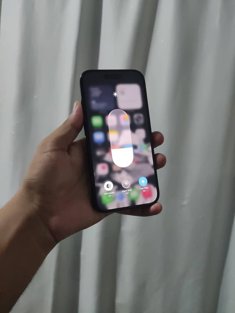 Apple iPhone 16 4