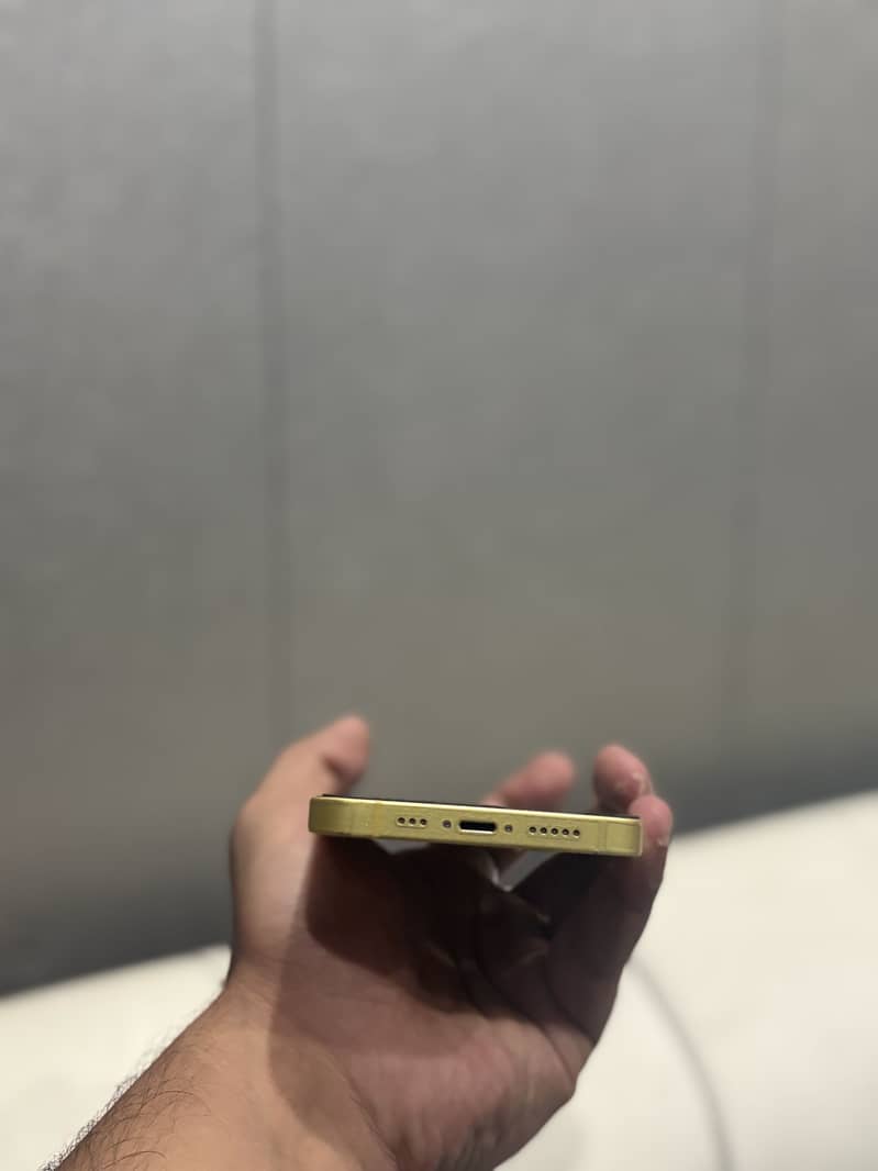 Apple iPhone 14 3