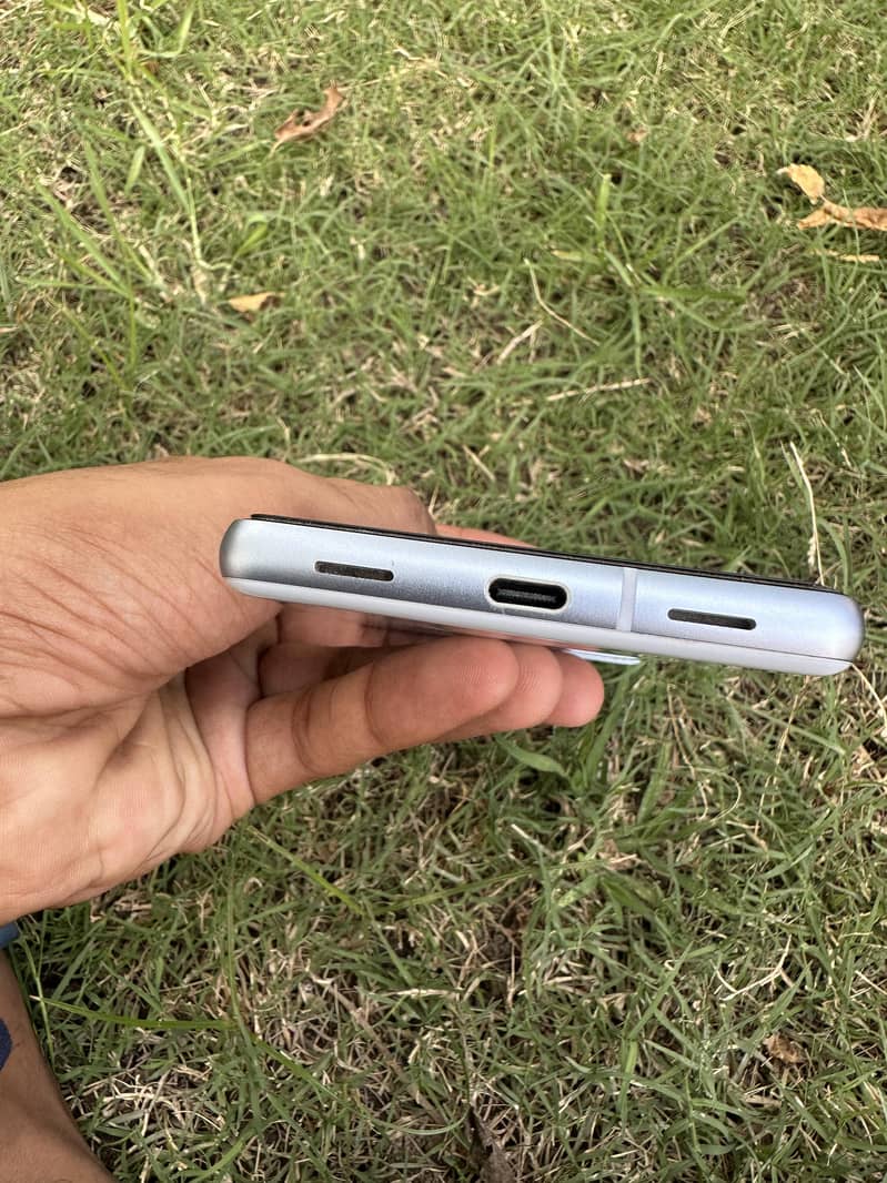 Google Pixel 7a 5