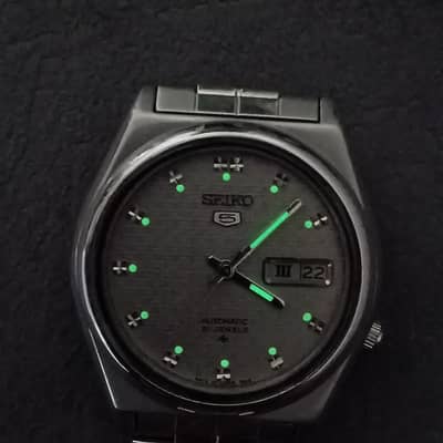Seiko 5 watch original and made in Japan