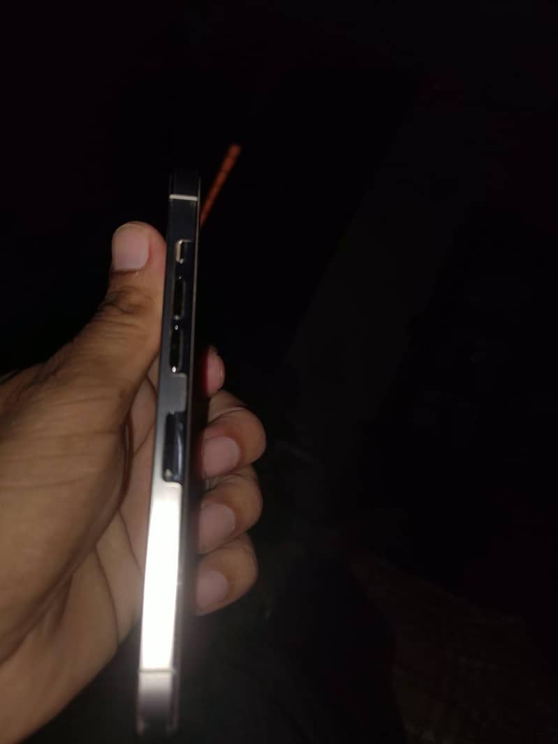 Apple iPhone 13 Pro 2