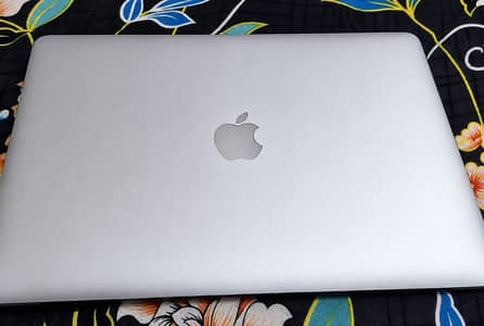 Macbook 2015 mid pro 15Inch