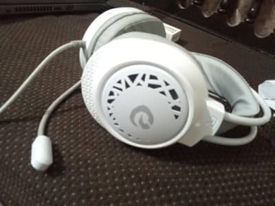 Gaming rgb Headphones with Mic – White – Good Condition