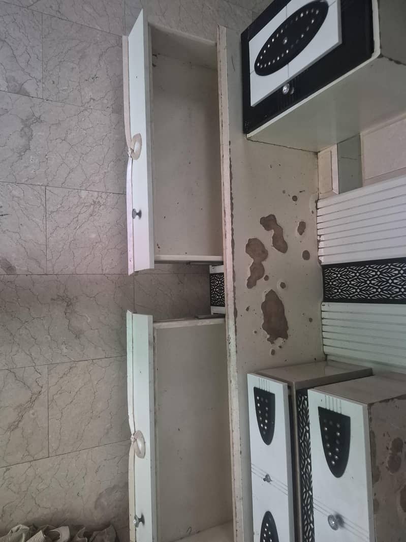 Dressing Table 2