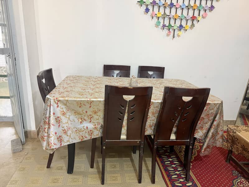 Dining table 5seater 0