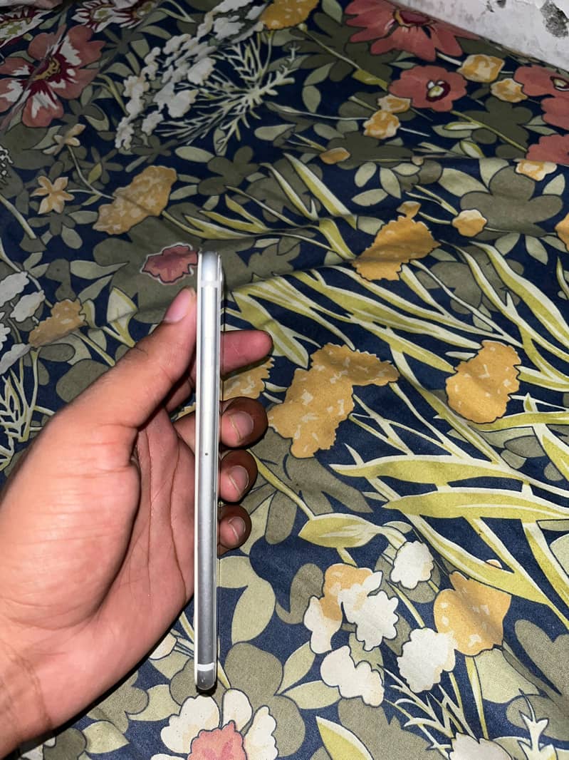 Apple iPhone 8 Plus 1