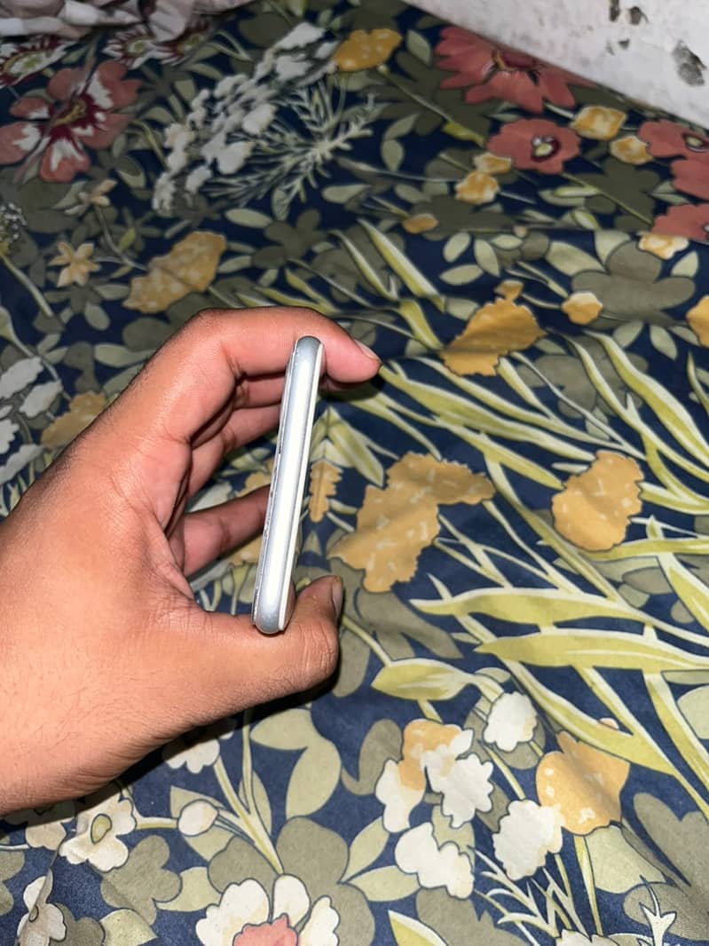 Apple iPhone 8 Plus 3