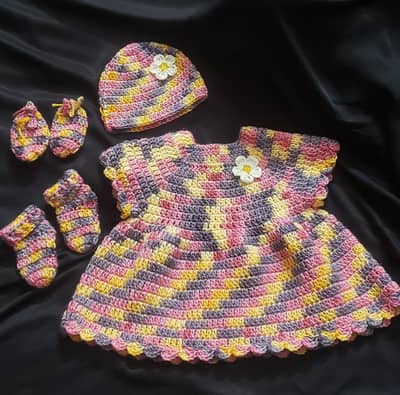 Handmade crochet girl outfit set (Dress, Beanies, booties & mittens)
