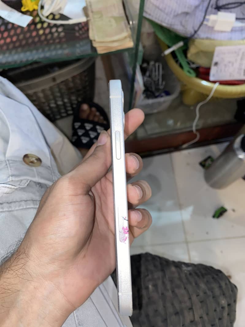 Apple iPhone 12 3