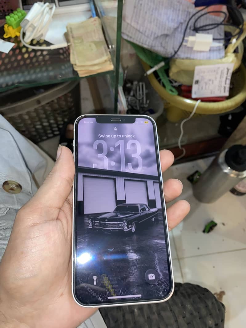 Apple iPhone 12 4