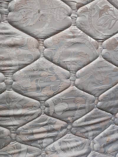 it's a spring mattress in good condition I want sell as soon as possib