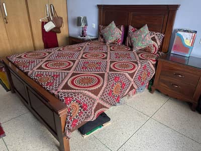Sheesham wood Bed with Dressing.