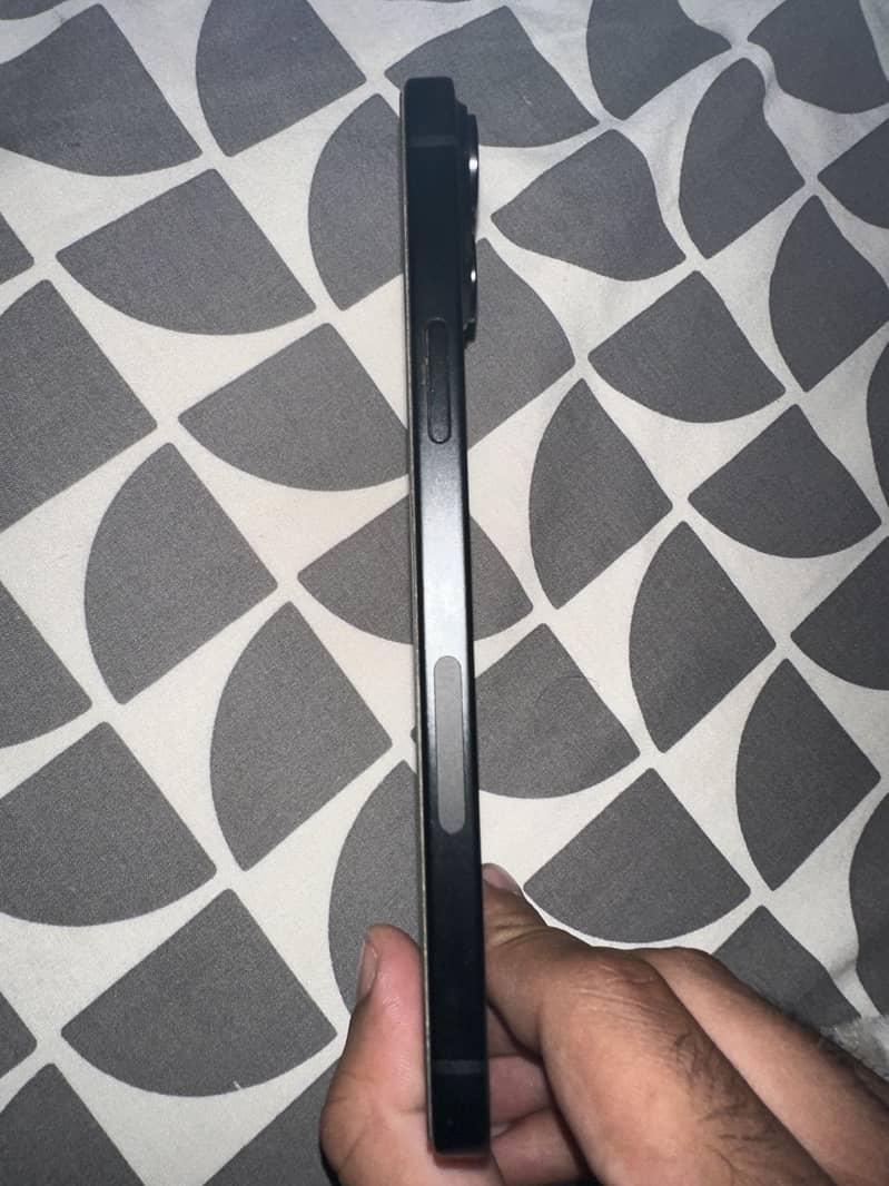 Apple iPhone 15 plus 3