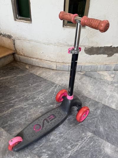 kids scooter with lights in wheels(imported)