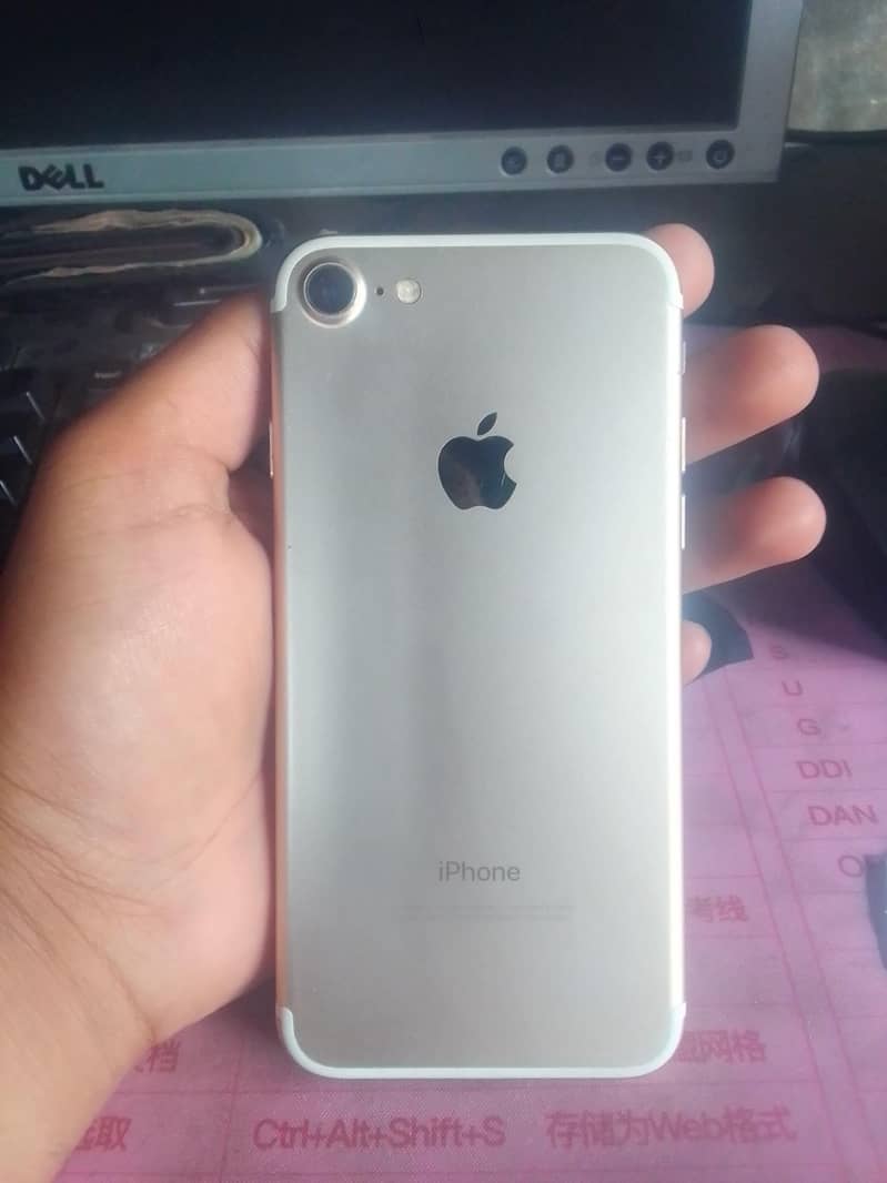 Apple iPhone 7 1