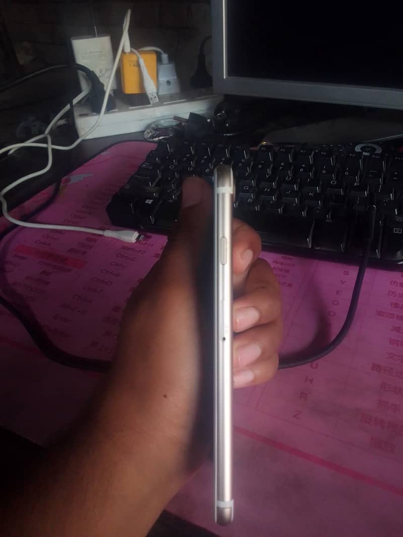 Apple iPhone 7 3