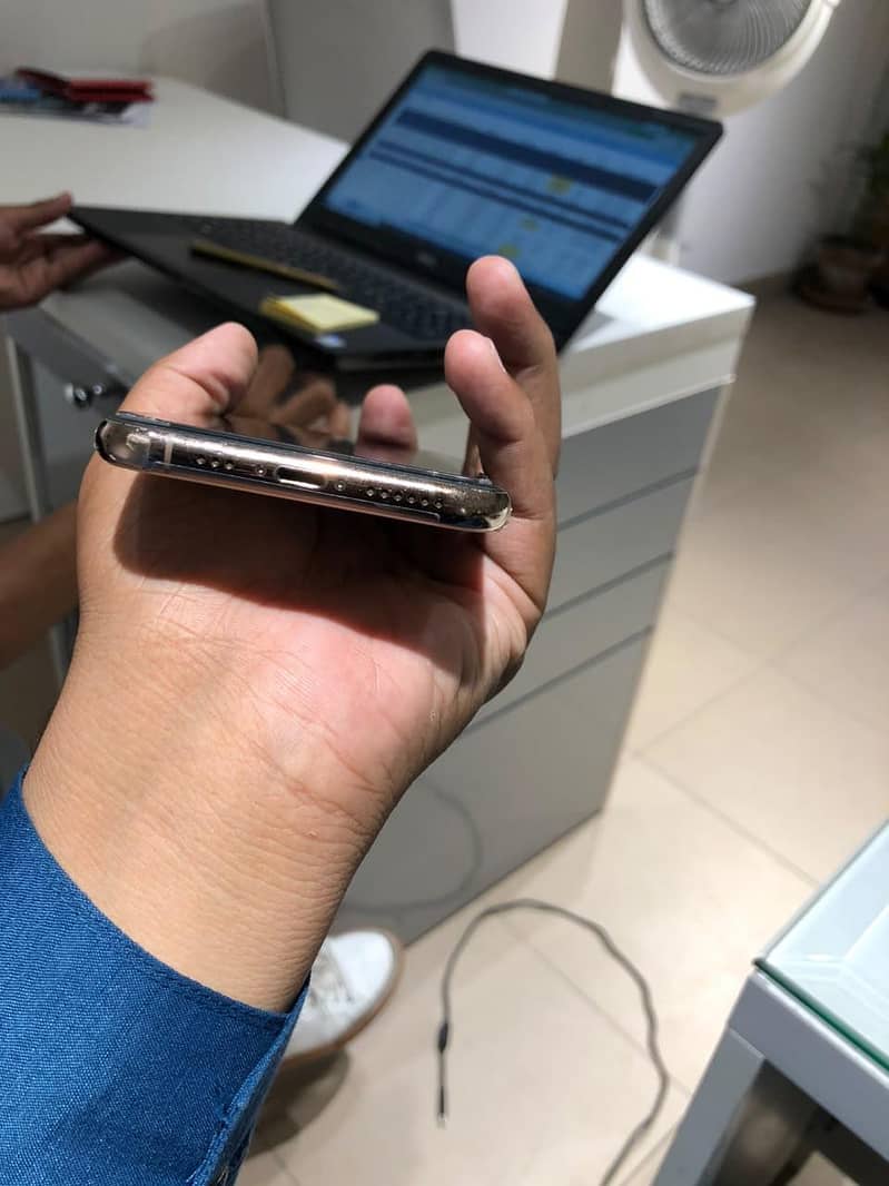 Apple iPhone 11 Pro 4