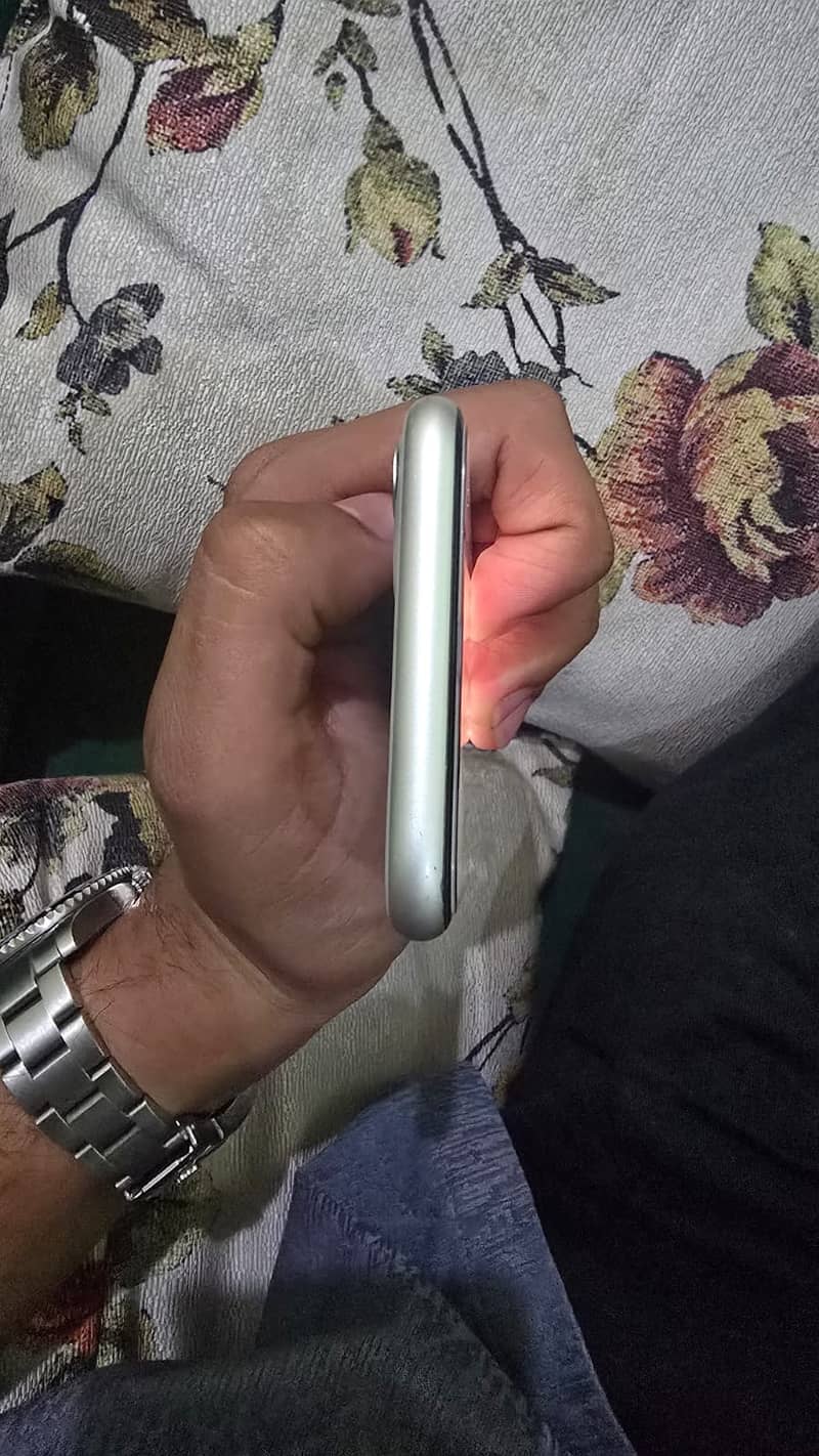 Apple iPhone 11 3