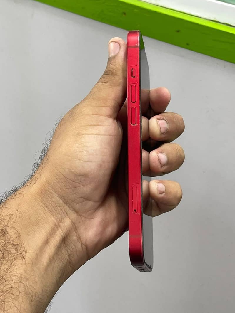 Apple iPhone 13 4