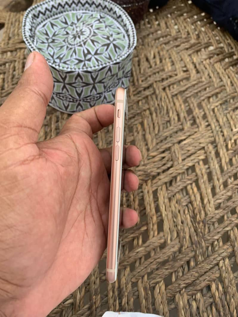 Apple iPhone 8 3