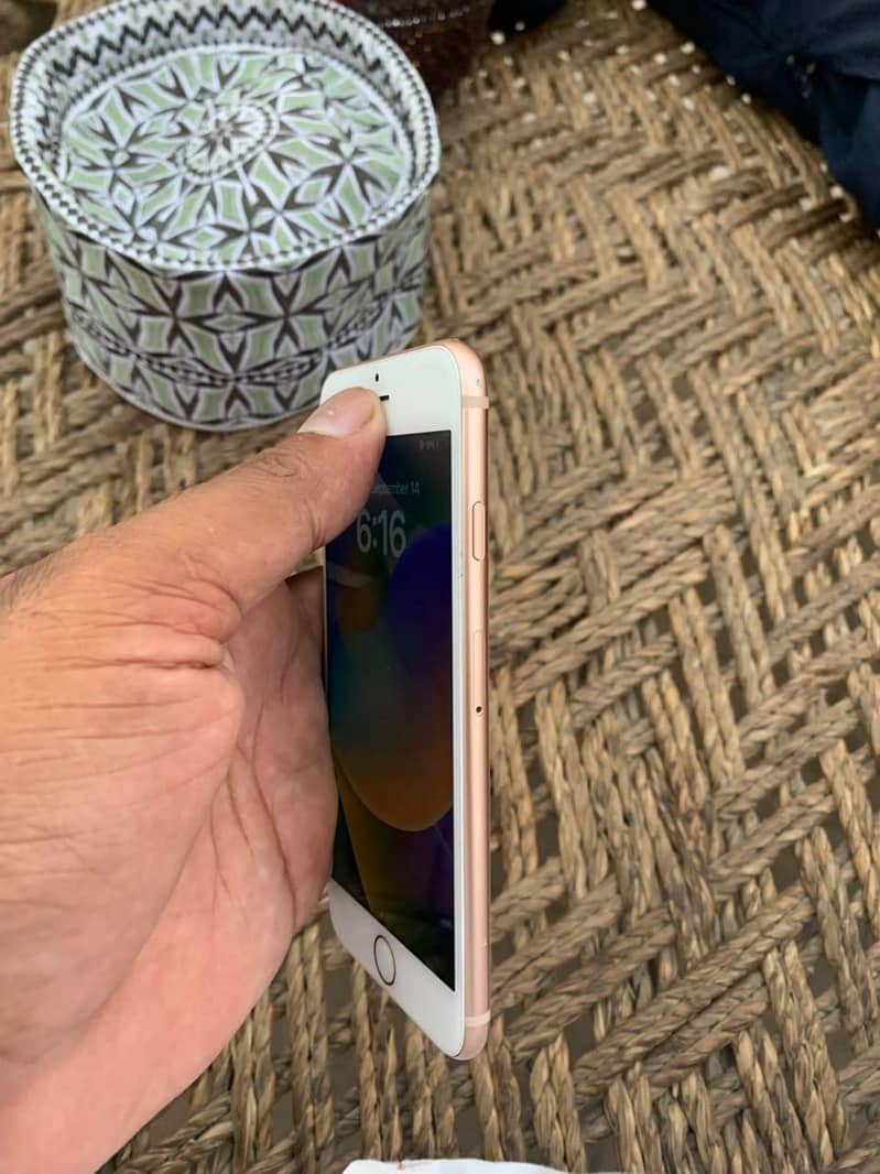 Apple iPhone 8 6