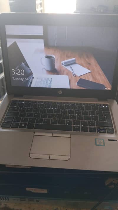 HP Elite820 G3