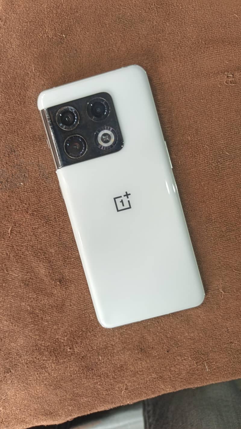 One Plus 10 Pro 1