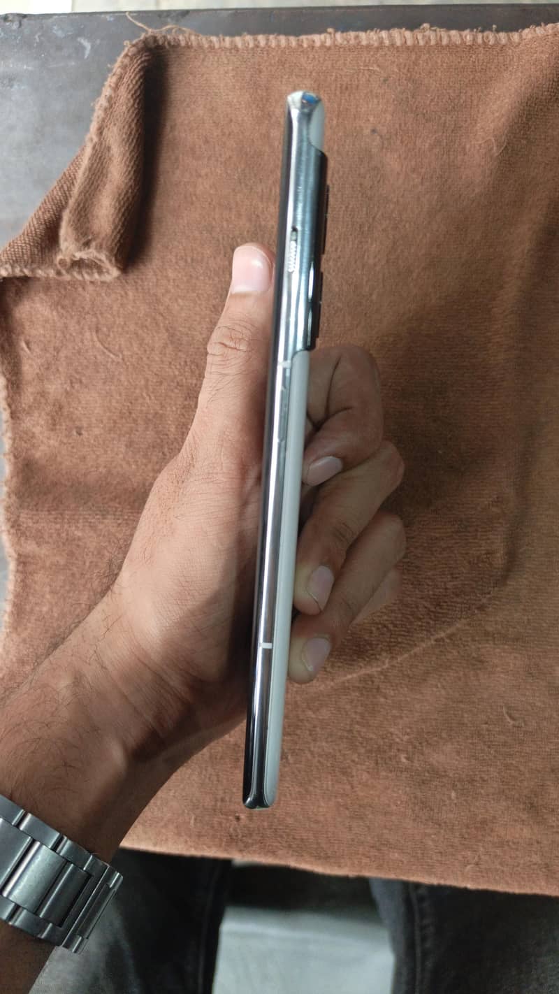 One Plus 10 Pro 4