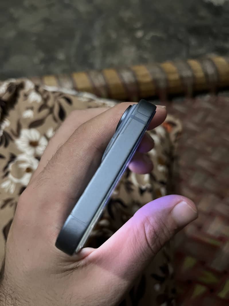 Apple iPhone 13 2