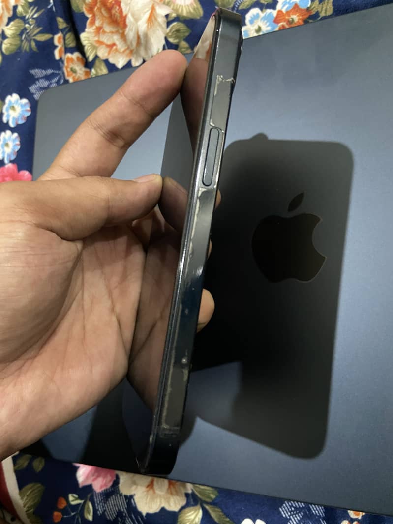 Apple iPhone 13 4