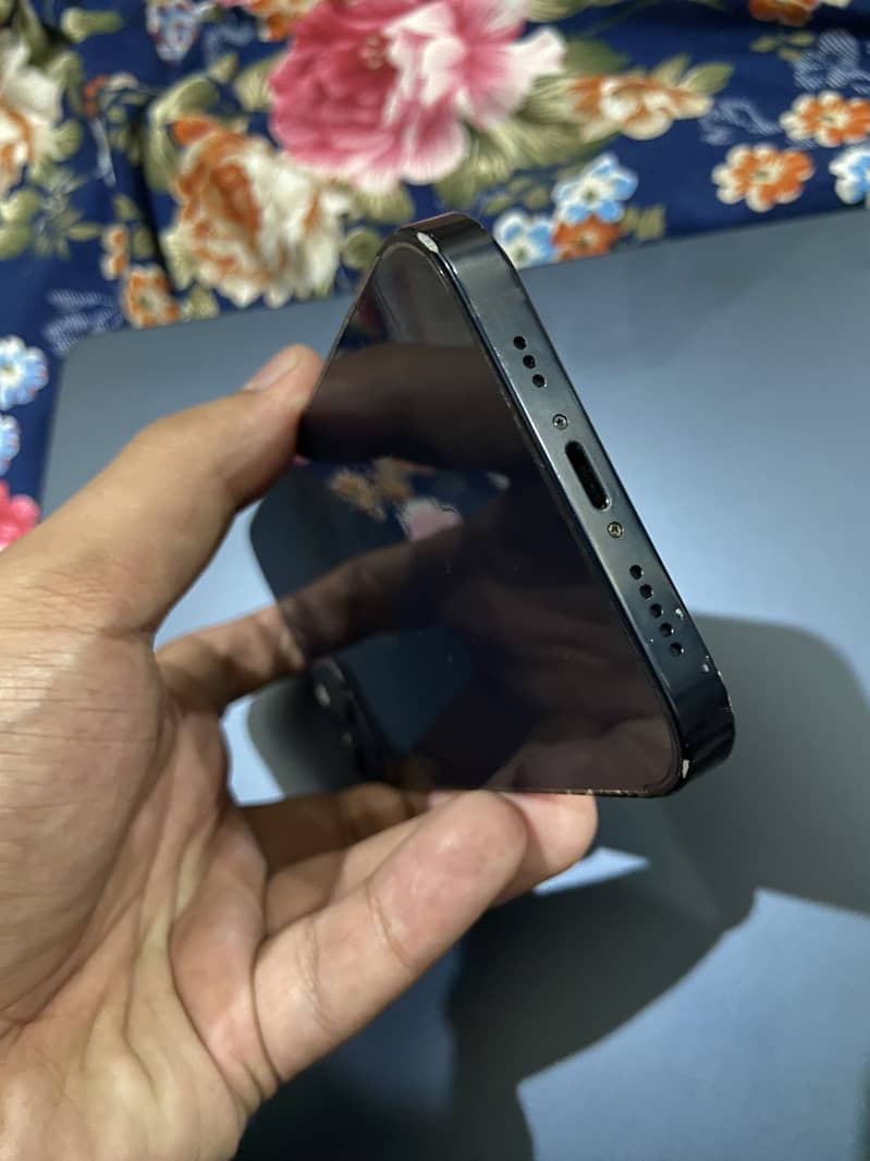 Apple iPhone 13 5