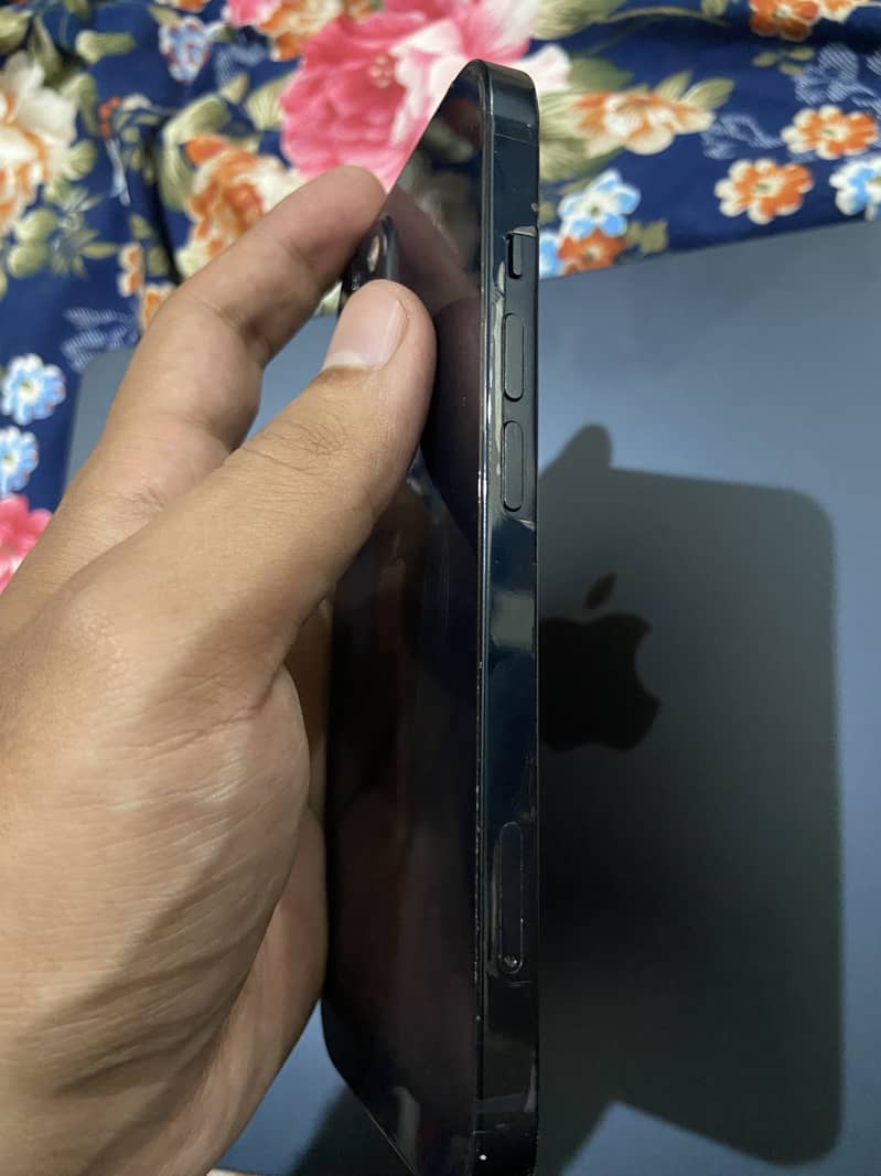 Apple iPhone 13 6