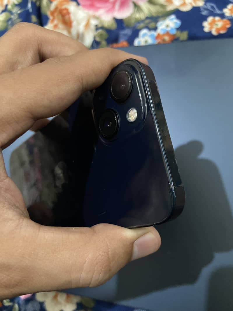 Apple iPhone 13 9