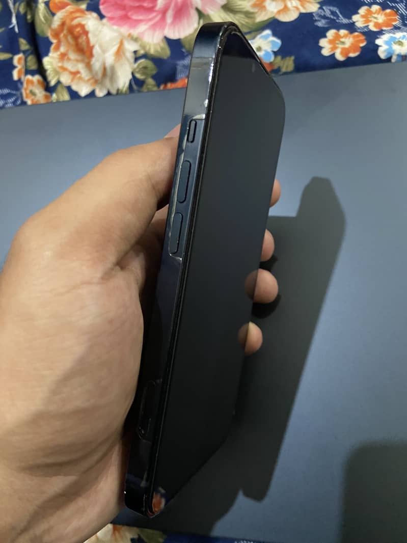 Apple iPhone 13 10