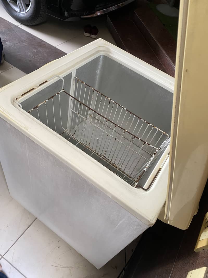 Waves Single Chest Deep Freezer – Energy Efficient & Spacious 1