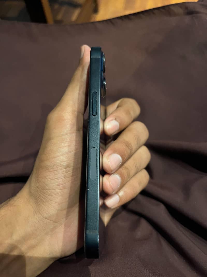 Apple iPhone 13 2
