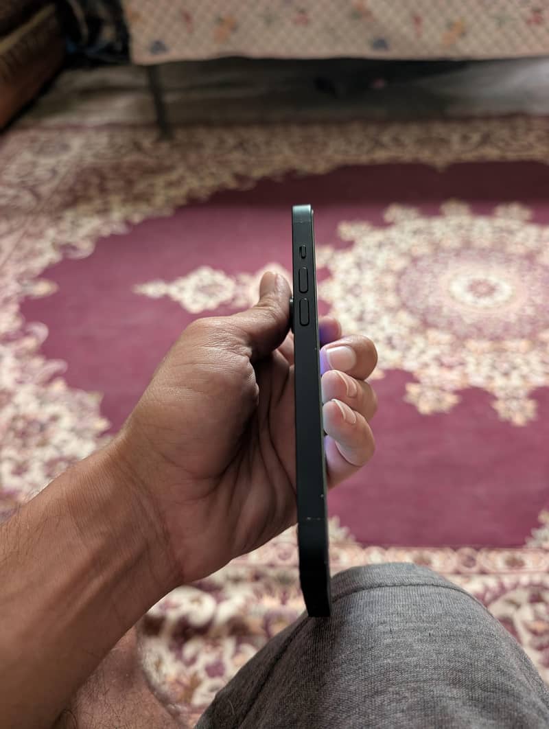 Apple iPhone 14 4