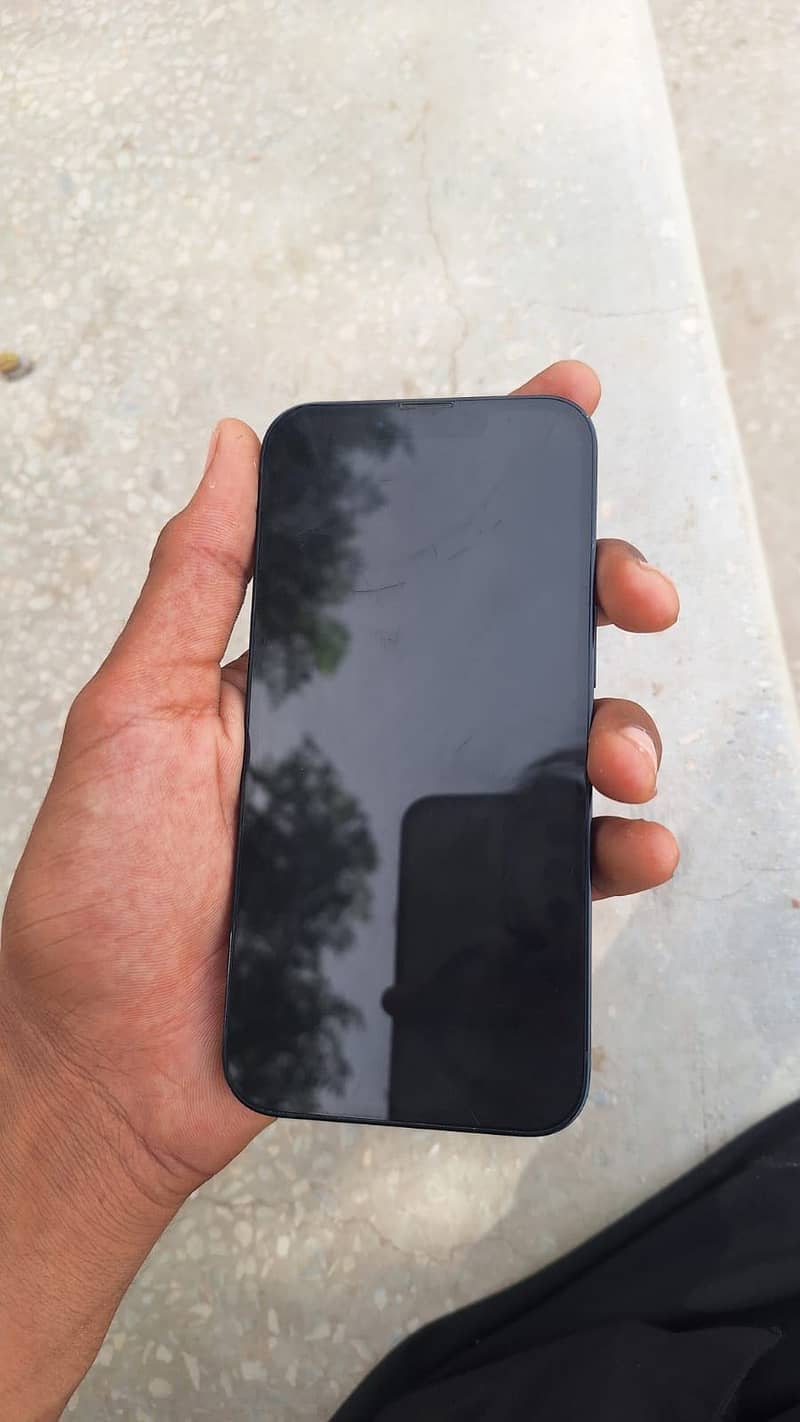 Apple iPhone 13 2