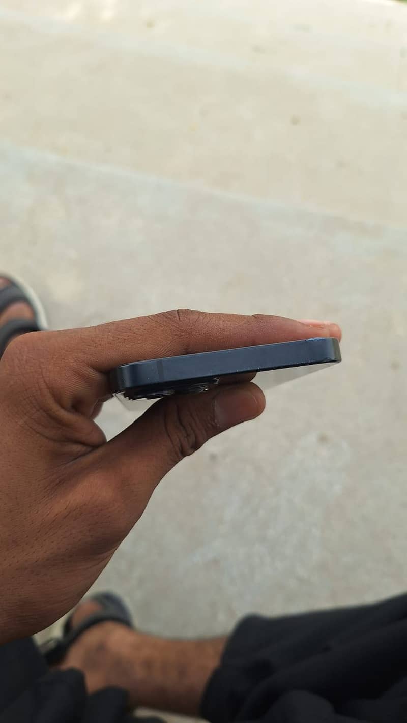 Apple iPhone 13 5