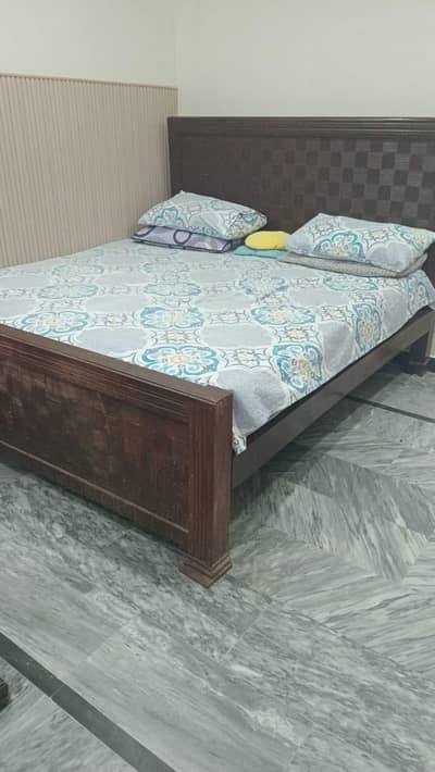 Bed set with dressing and side tables