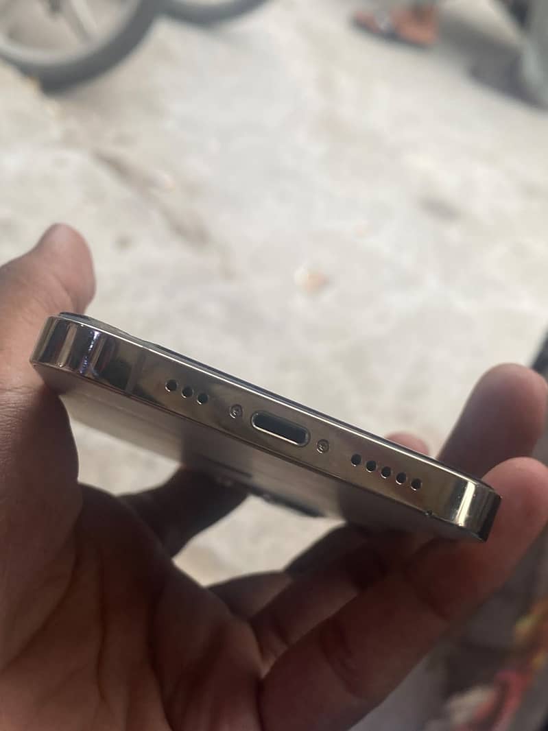Apple iPhone 12 Pro 4