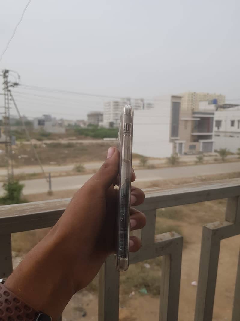 Apple iPhone 11 4