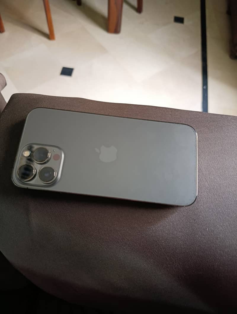 Apple iPhone 13 Pro Max 4