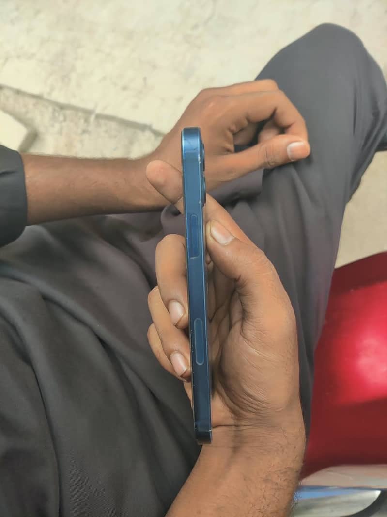 Apple iPhone 12 1