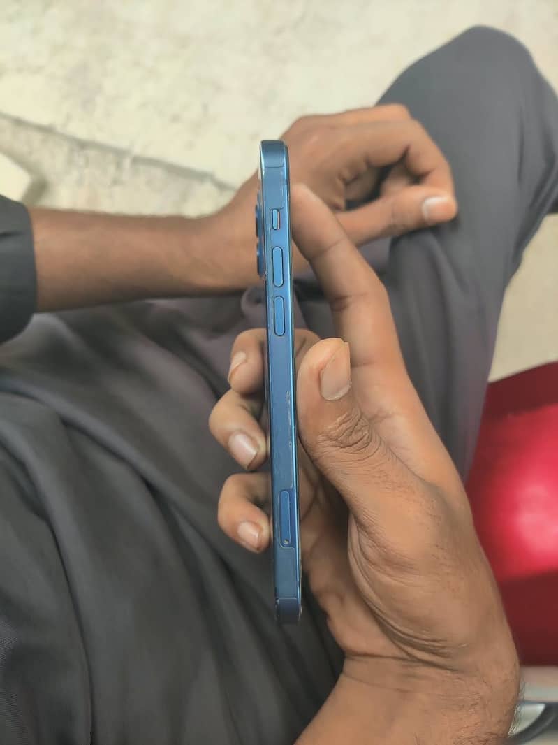 Apple iPhone 12 3