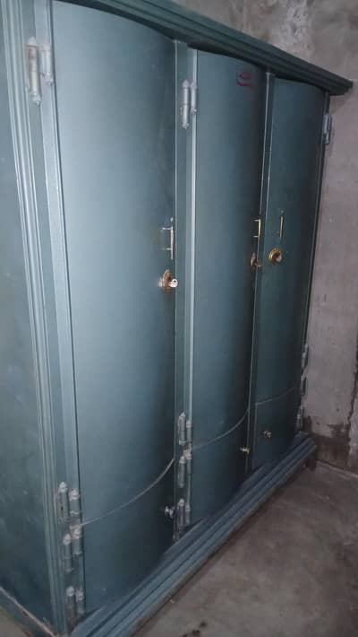 3 Cabin Almari