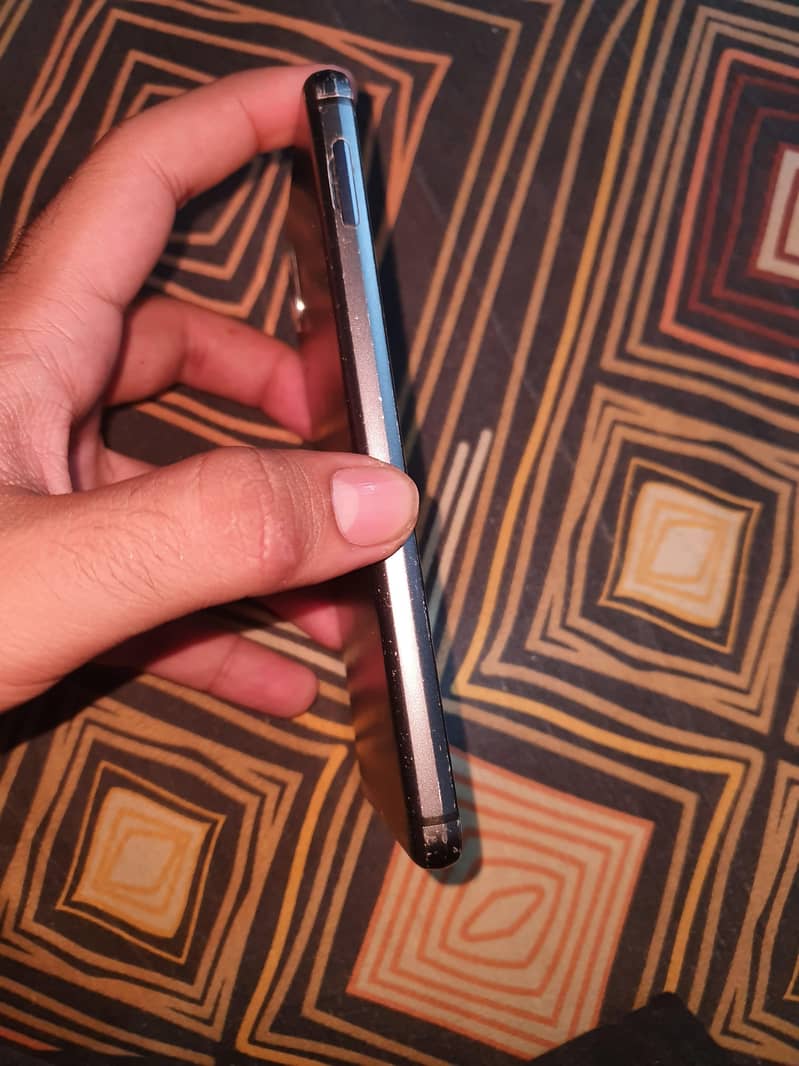 Sharp Aquos Sense 3 2