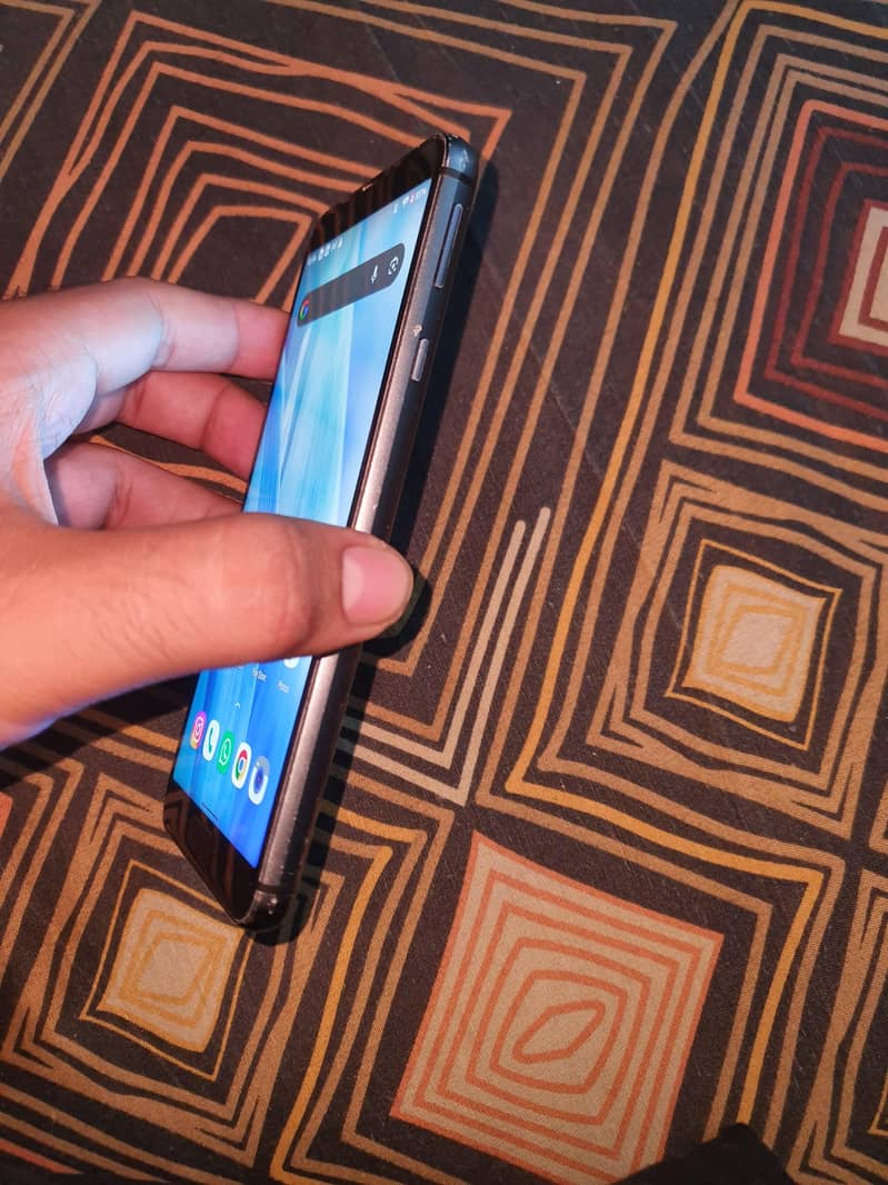 Sharp Aquos Sense 3 3
